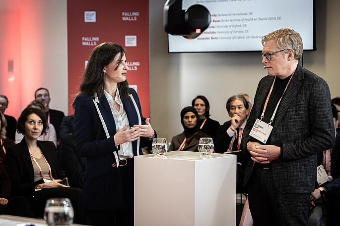 Dora Handrea and Christopher Baum sprechen