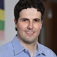 Porträtfoto Dr. Phillip Mertins