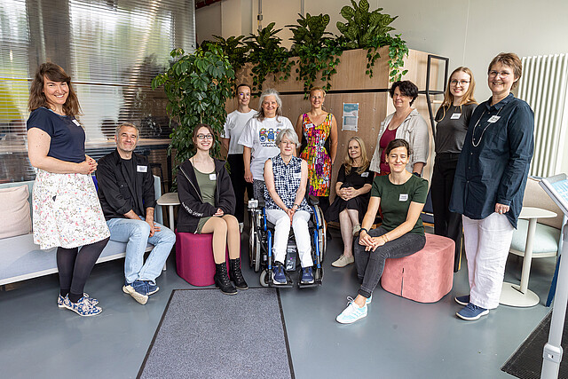 Gruppenfoto beim Workshop mit den Teilnehmerinnen, Moderatorinnen und Forschenden.