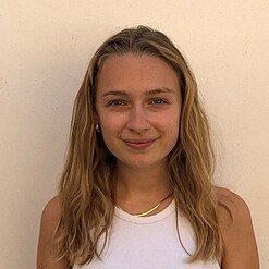 Julia Macos