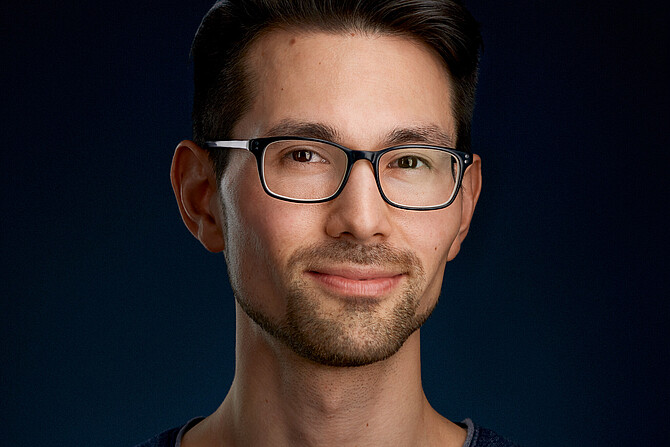 © Poncette | Chris Marxen Headshots Berlin Portrait von Akira Poncette