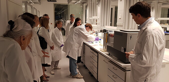 Laboratory tour Core Unit Proteomics