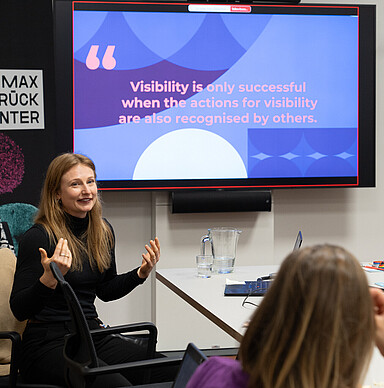 Lina Spagert talks about “Prof:inSicht”, which aims to research and increase the visibility of female HAW professors.