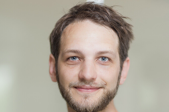 Portrait photo Johannes Hartl